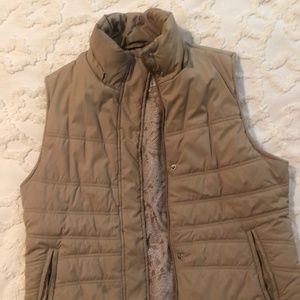 Women’s tan Van Huesen vest